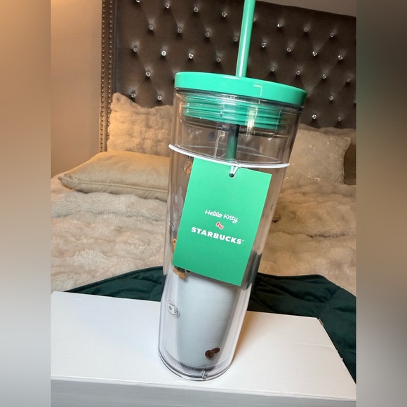 Starbucks x Hello Kitty 24oz Cold Cup Tumbler – New in Box – Limited Edition - Picture 3 of 6